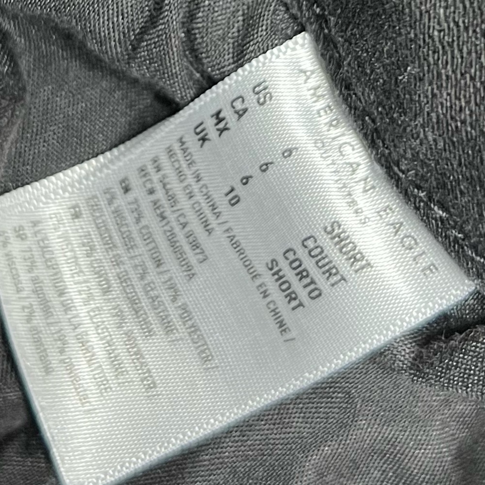 AMERICAN EAGLE high rise stretch jean. Black distressed Jean/jegging. Size 6. - Picture 4 of 7